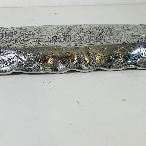 VTG Arthur Court Bread Serving Platter 18" Cast Aluminum Repousse Safari Signed - Picture 13 of 16